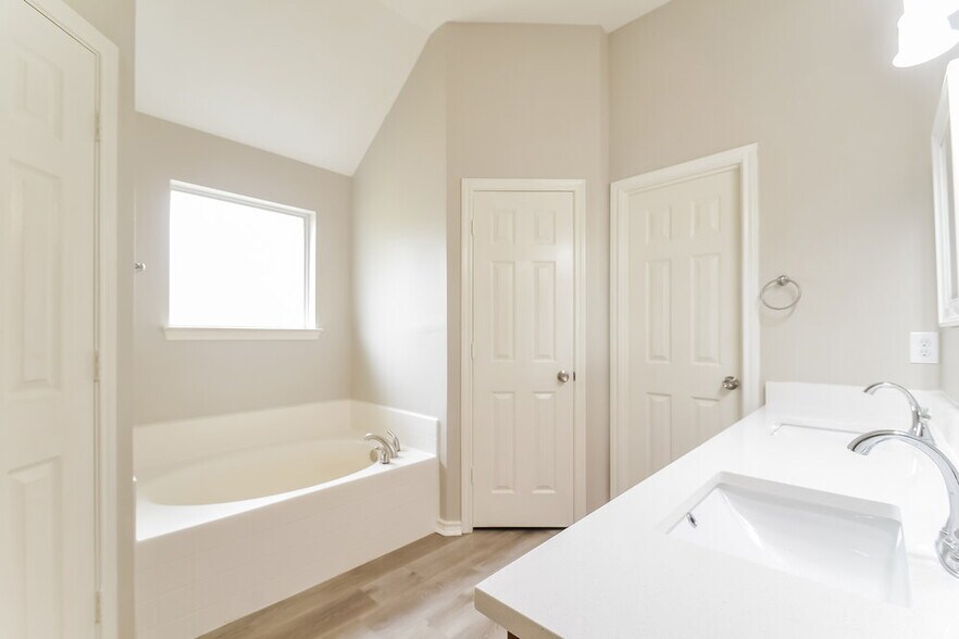 Building Photo - 109 Magnolia St