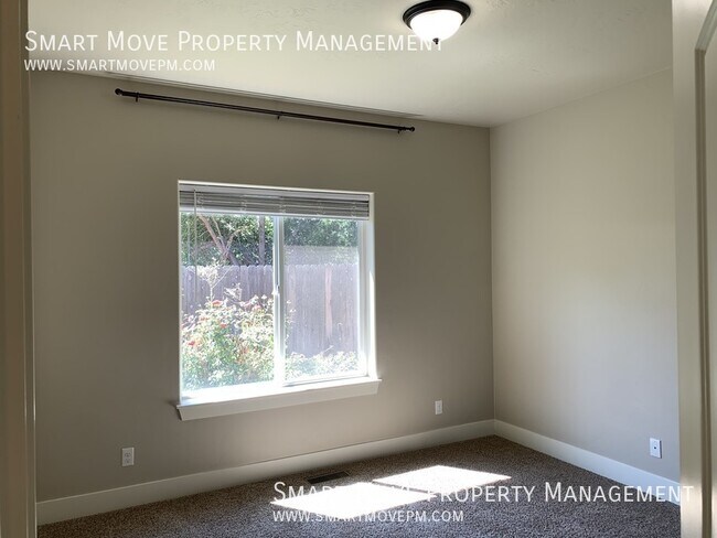 Building Photo - 9445 W Woodland Ln