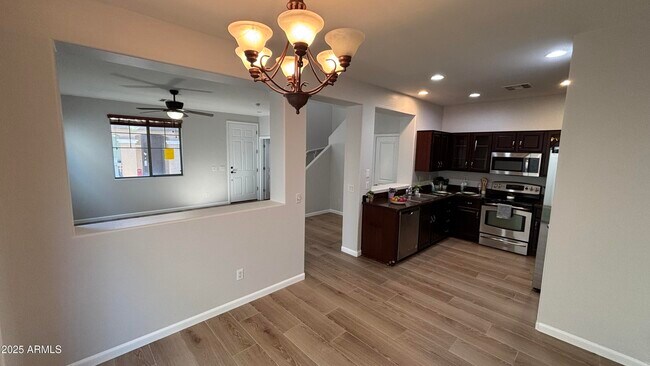 Building Photo - 3805 E Santa Fe Ln