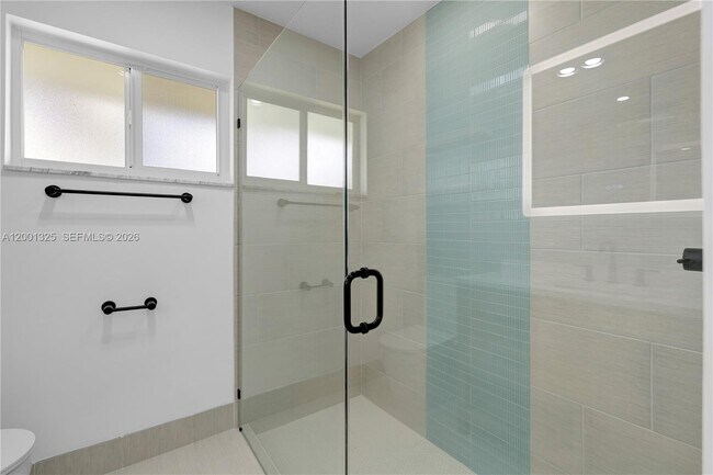 Building Photo - 9125 SE Karin St