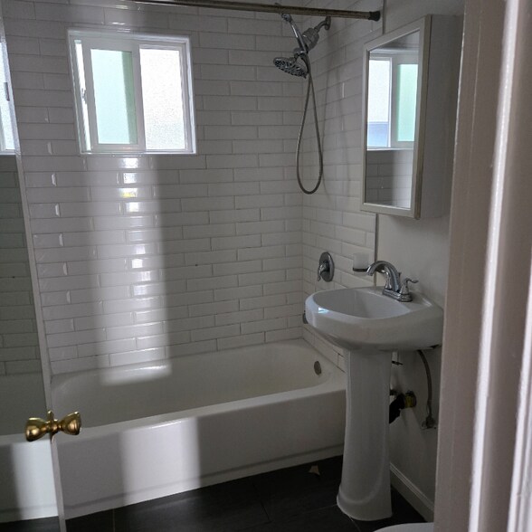 Building Photo - 829 N Formosa Ave