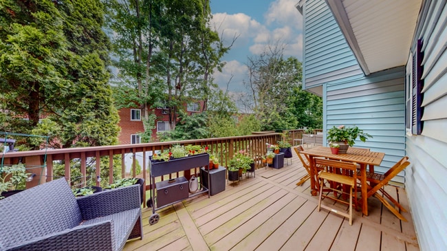 Building Photo - Beautiful 2 Bedroom Multi Level Condo