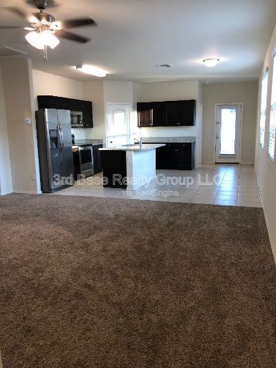 Building Photo - 29916 W Mulberry Dr