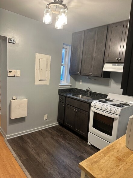 Building Photo - 2114 Moyer St