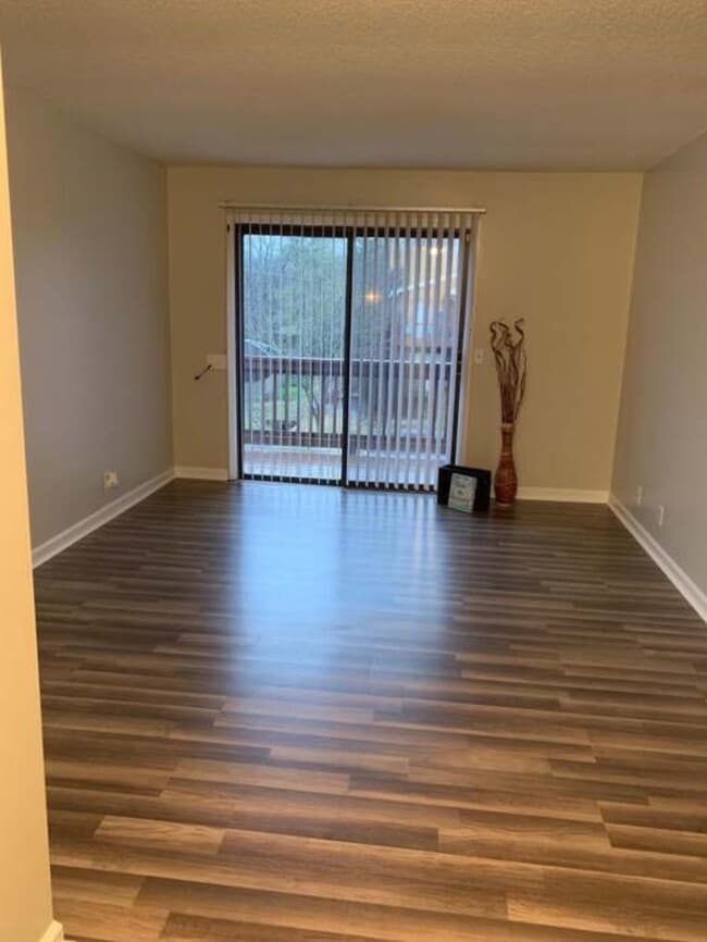 Building Photo - 129 Brooke Castle Dr