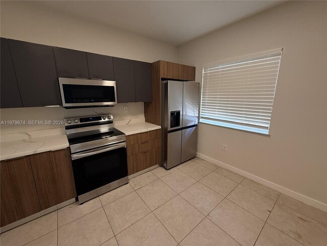 Building Photo - 11810 NE 19th Dr