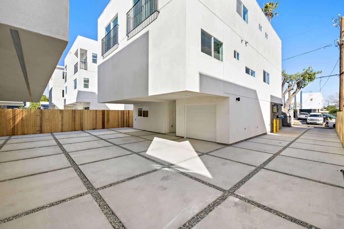 Building Photo - 5649 Case Ave