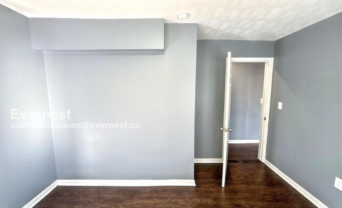 Building Photo - 39 S Yale Ave