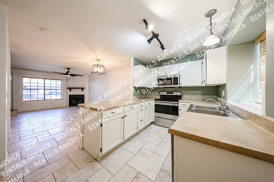 Building Photo - 3491 N Arizona Ave