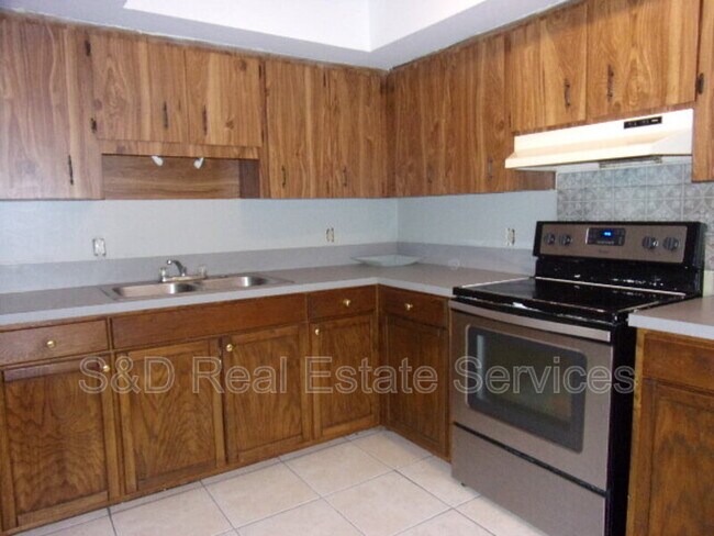 Building Photo - 3025 St Paul Dr