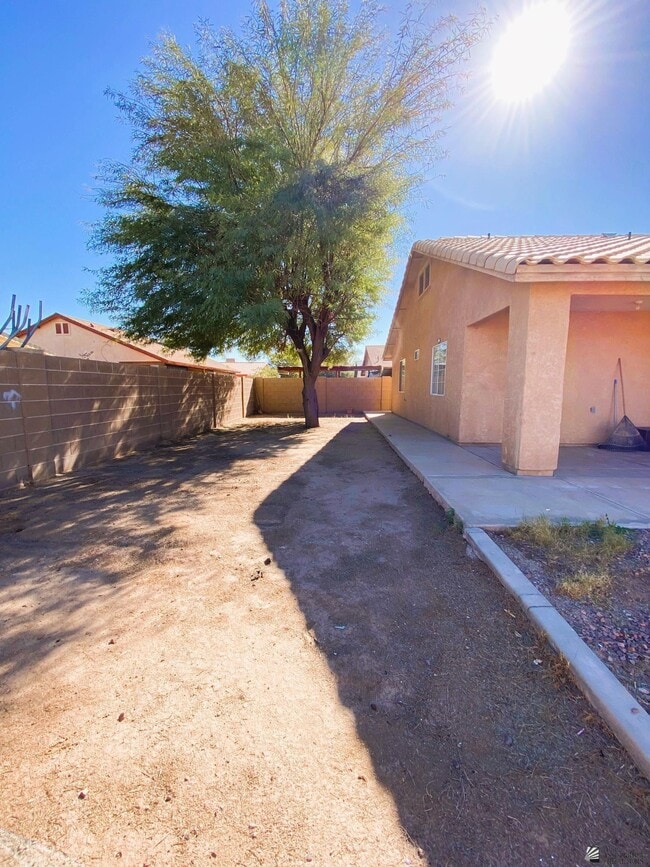 Building Photo - 1422 Andrea Ave