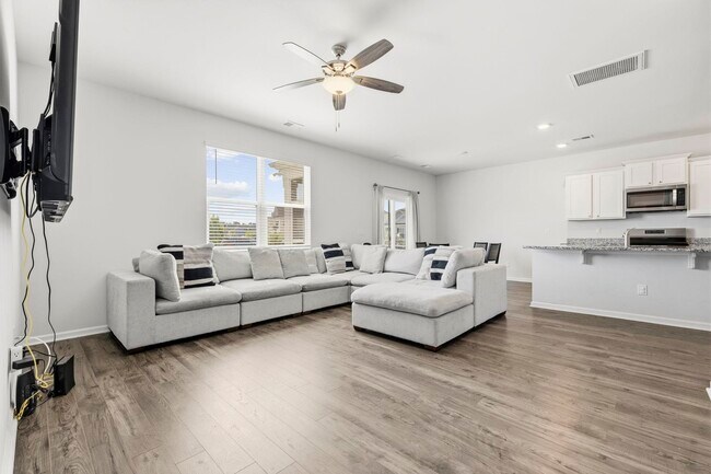 Building Photo - 10030 Hamilton Br Lp