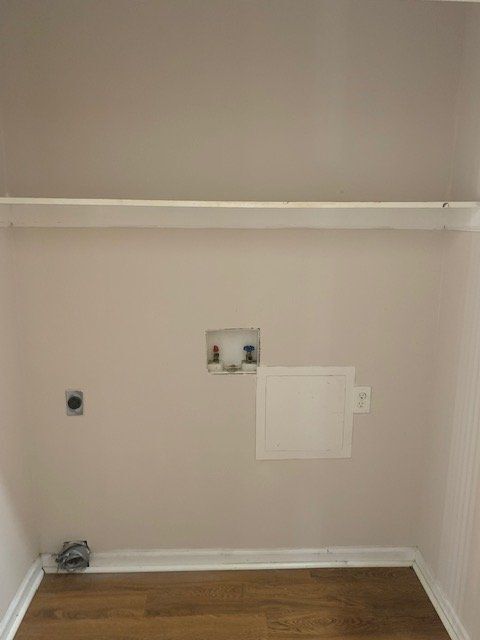 Building Photo - 2002 River Dr