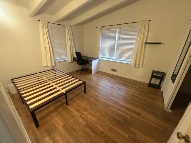 Building Photo - 1009 Hampton St NW