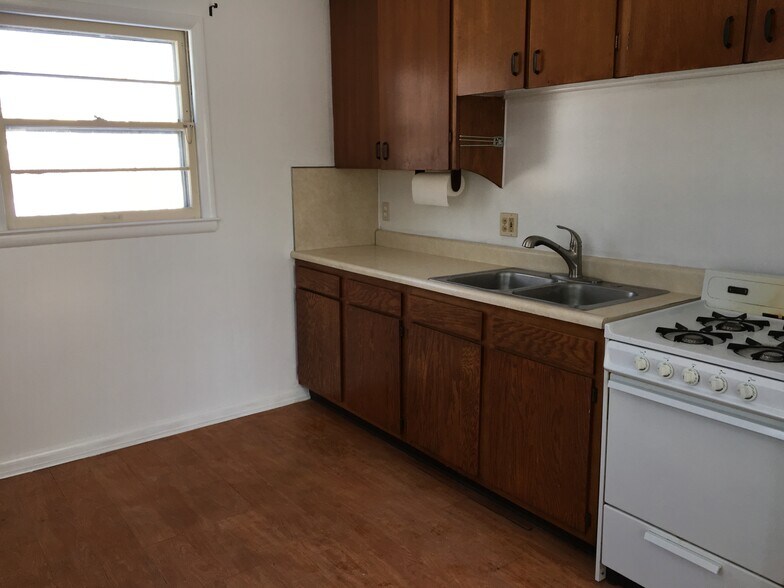 Building Photo - 1515 Kensington Dr