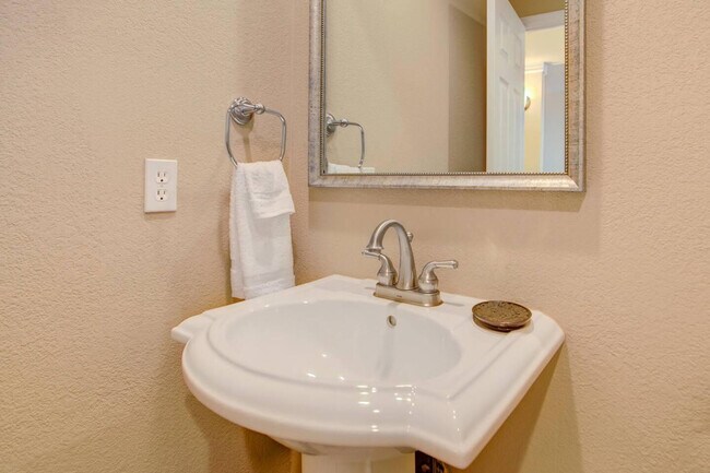 Building Photo - 2102 S Sherman St