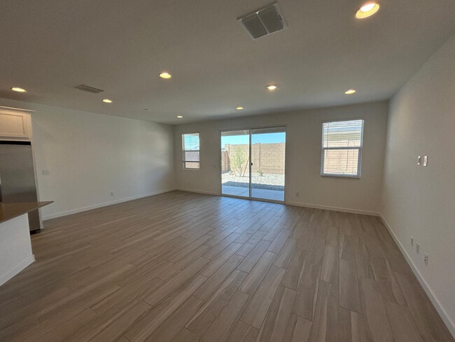 Building Photo - 5974 N 192nd Dr