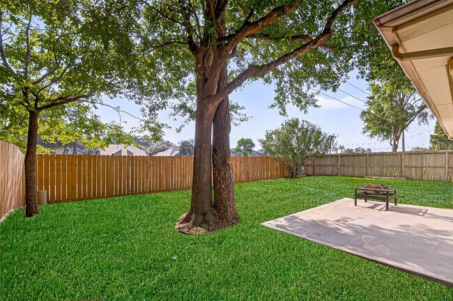 Building Photo - 16414 Sylvan Dale Dr