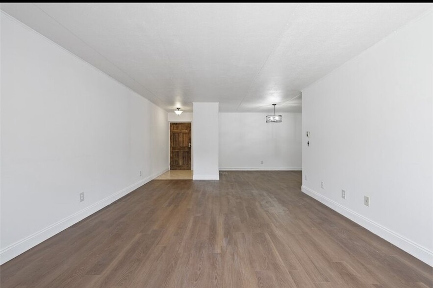 Building Photo - 1232 Forest Green Dr