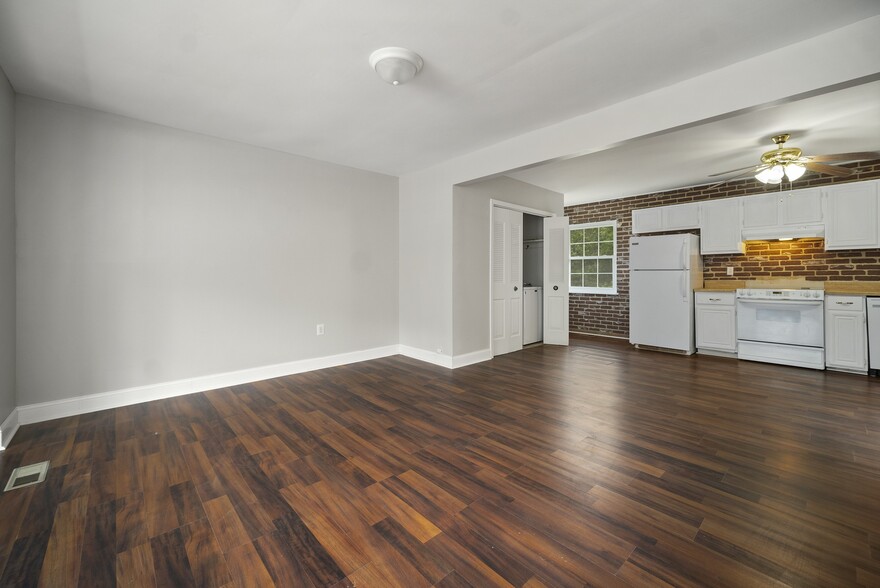 Building Photo - 2519 Edgewood Dr