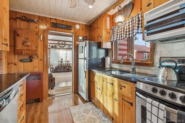 Building Photo - 1850 Sterling Rd