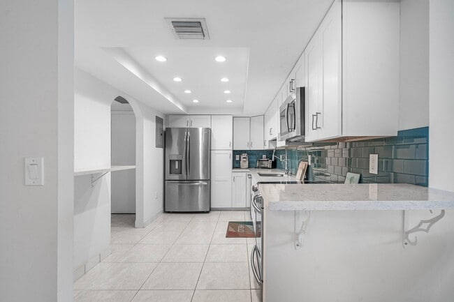Building Photo - 3460 S Ocean Blvd