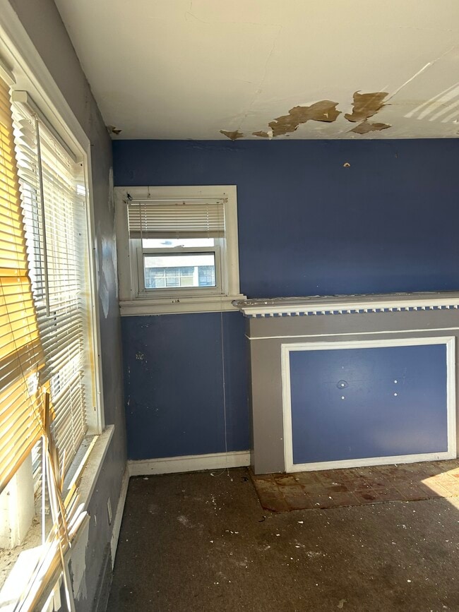 Building Photo - 8214 Pelham Ave