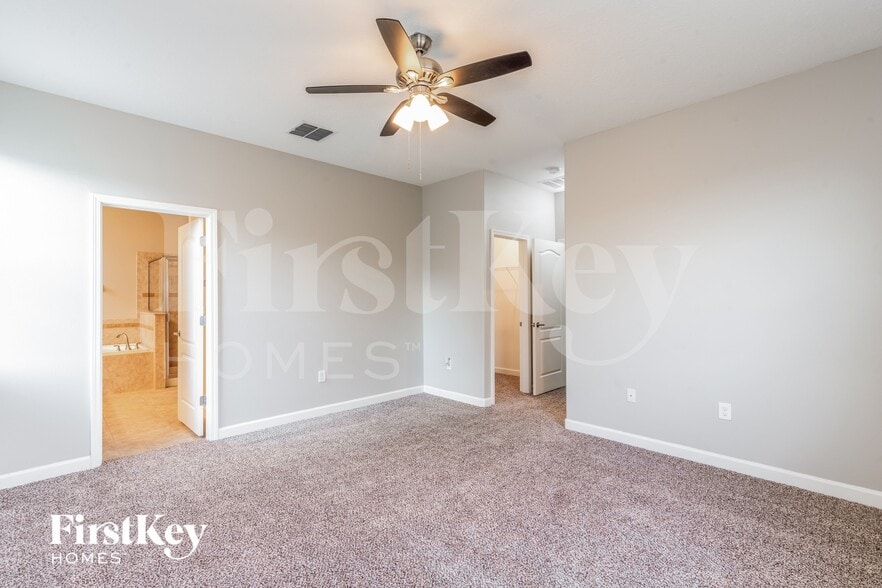 Building Photo - 20241 Merry Oak Ave