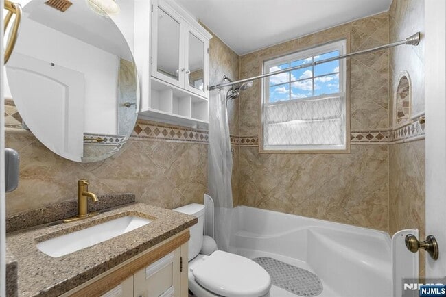 Building Photo - 360 Gorge Rd