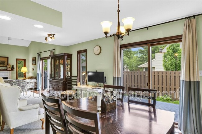 Building Photo - 1 Lyndhurst Village Ct