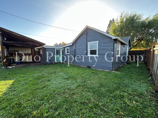 Building Photo - Bethel Danebo Home with Huge Yard and Storage