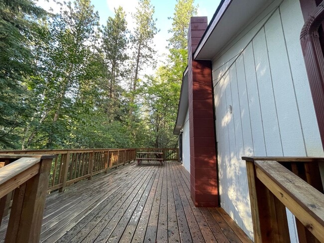 Building Photo - Post Falls House with Acreage!