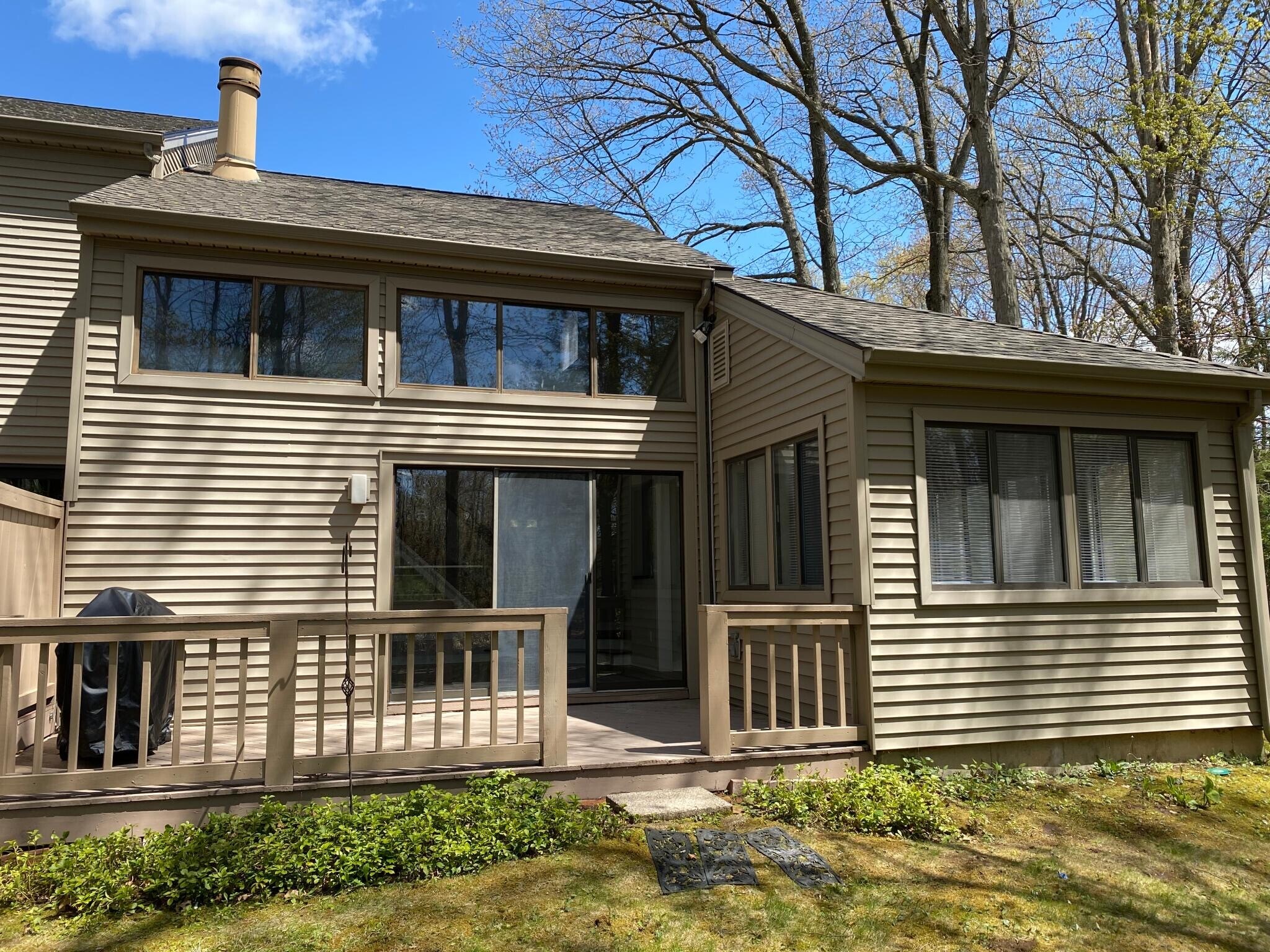 Building Photo - 40 Farmington Chase Cres