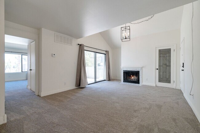 Building Photo - Updated 1 bed 1 Bath Scottsdale Ranch Condo - Available Now!