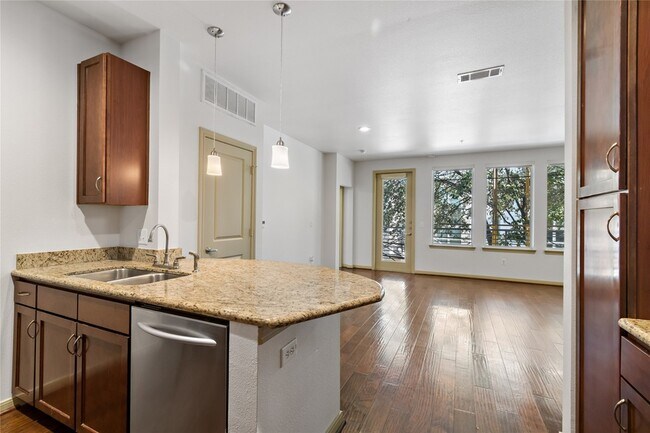 Building Photo - 505 Jackson Hill St