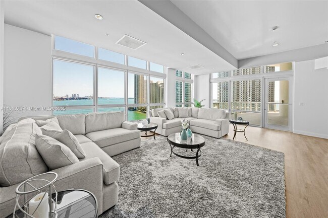 Building Photo - 300 S Biscayne Blvd