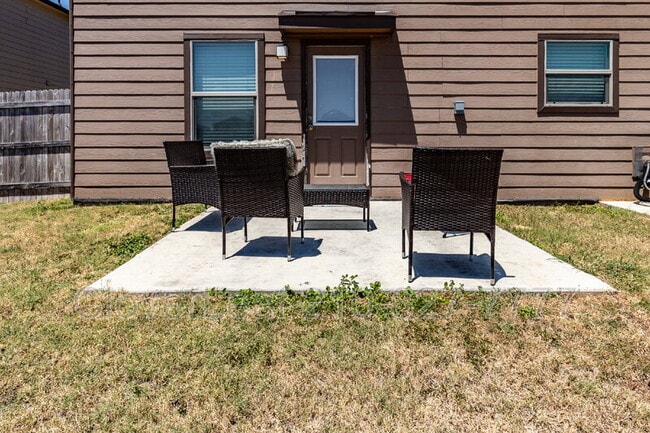 Building Photo - 10406 Labrado Dr