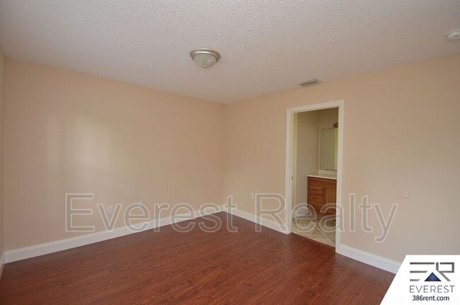 Building Photo - 5 Richfield Ln