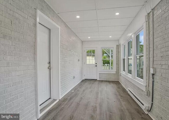 Building Photo - 8700 Maple Ave