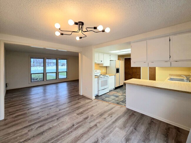 Building Photo - 3-Bedroom Home w/ 2-Car Garage & Fenced-In Backyard!