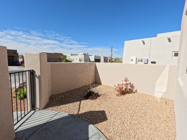 Building Photo - 3729 Santa Clarita Ave