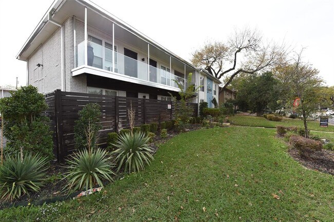 Building Photo - 5124 Live Oak St