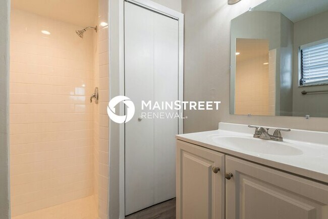 Building Photo - 3 Bedroom Pet-Friendly Home in VENICE, FL with Main Street Renewal