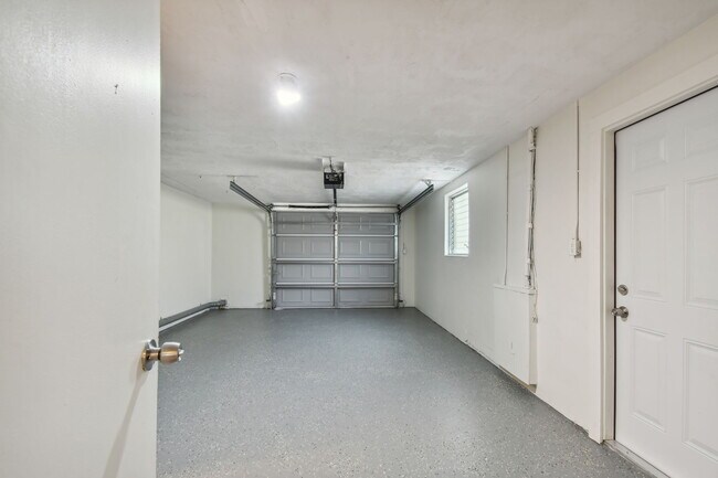 Building Photo - 3525 Umber Rd