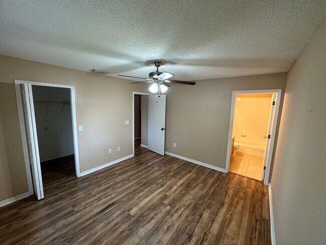 Building Photo - 7434 E Bank Dr