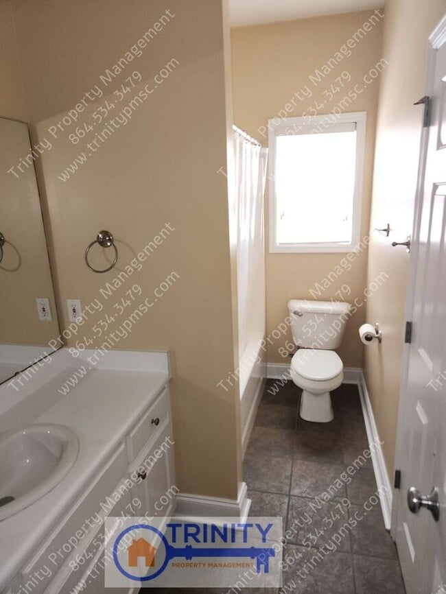 Building Photo - **MOVE IN SPECIAL -1/2 off 1st Month's rent! ** 3-Bedroom, 2-Bath Beauty Available Now!