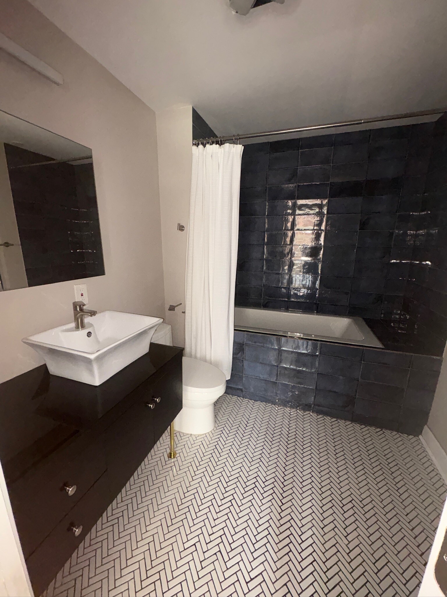 Building Photo - 110 E Delaware Plz