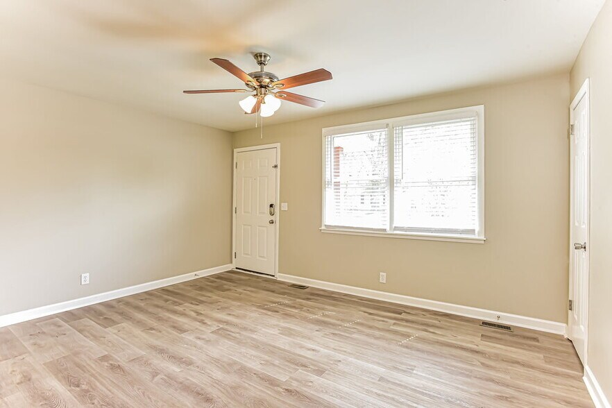 Building Photo - 4983 Karen Ray Dr