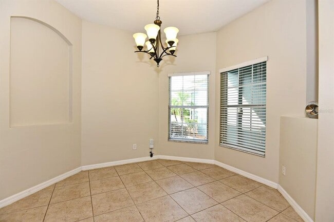 Building Photo - 807 Featherstone Ln