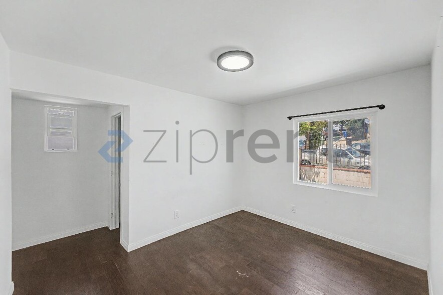 Building Photo - Unit